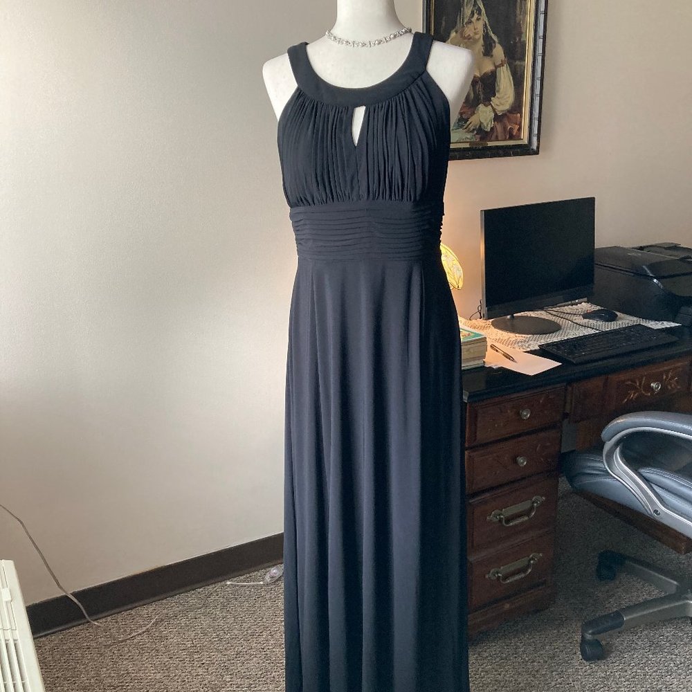 SLNY Fashions New York Women's Gown Size 12 Black Front Pleat Sleeveless Zip